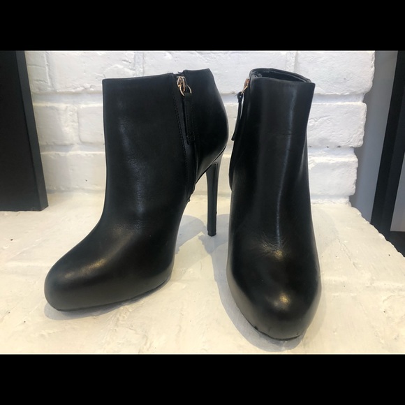 Size 8 leather booties, 3 inches heels, by Lê Chateau. - Picture 3 of 6